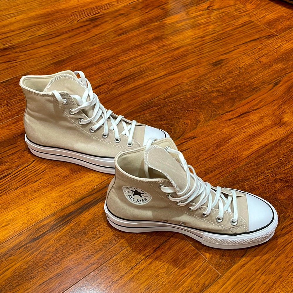 Beige converse chuck